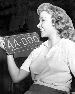 Click on image for caption. Courtesy DC Public Library, Star Collection, copyright Washington Post