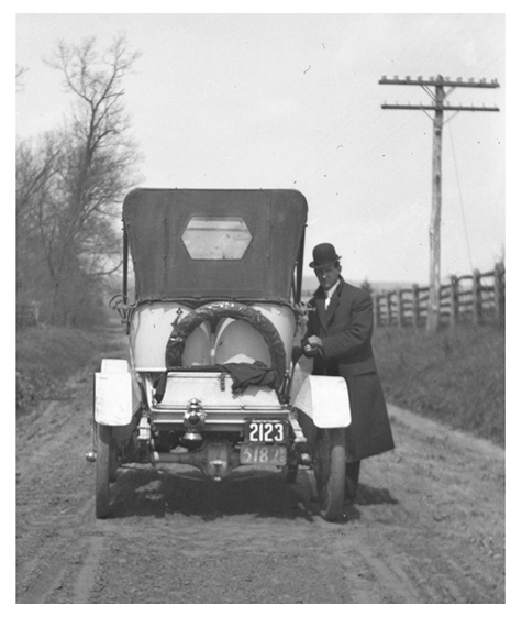 1909 Buick roadster parked on a country road